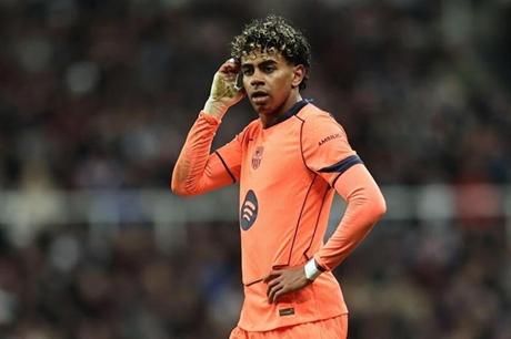 لامين جمال يغيب "بشكل مفاجئ" عن مران برشلونة 