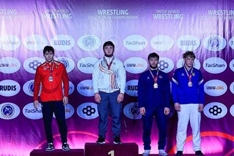 مسؤول روسي يطالب بمراجعة وتقييم سلوك مصارع أوكراني 