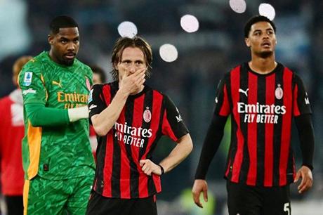 ميلان يخسر أمام لاتسيو بالدوري الإيطالي 