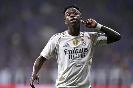 فينيسيوس يظهر من جديد في مهرجان فالنسيا 