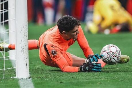 من روشن إلى المونديال.. اختبار أوروبي صعب ينتظر بونو والنصيري مع مدرب المغرب 