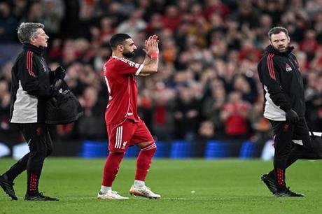 صلاح يقود ليفربول إلى اكتساح غلطة سراي وبلوغ ربع نهائي الأبطال 