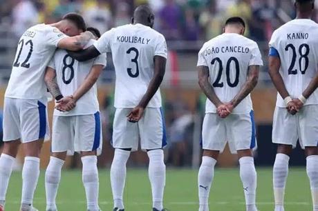 قرار مفاجئ من إنزاجي للاعبي الهلال بعد كلاسيكو الكأس 