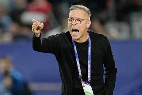 وهبي يعلن قائمة منتخب المغرب لمواجهتي الإكوادور وباراغواي 