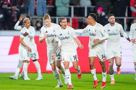 تأهل فرايبورغ وسيلتا فيغو ونوتنغهام لدور الثمانية في الدوري الأوروبي 