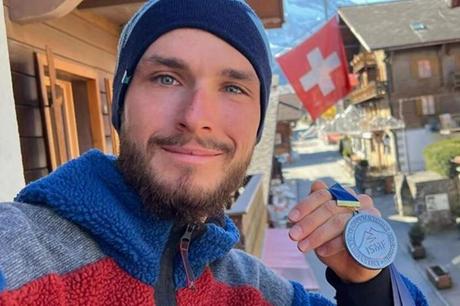 إقامة جديدة.. تكريم الروسي الوحيد الحاصل على ميدالية في الأولمبياد الشتوي 2026 