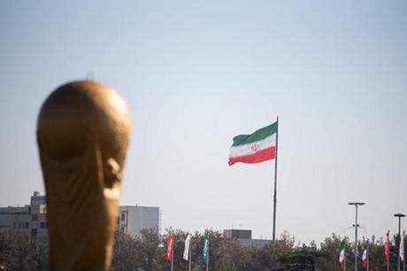 هل تمهد أزمة إيران طريق العراق والإمارات إلى مونديال 2026؟ 