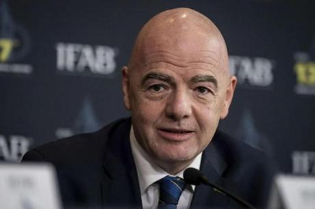 إنفانتينو يدعم فينيسيوس بإجراءات صارمة ضد العنصرية 