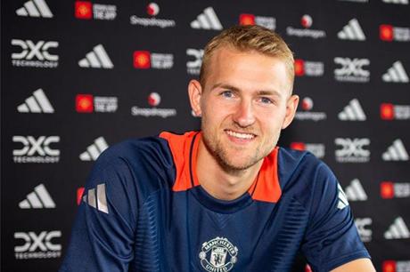 دي ليخت يسابق الزمن للعودة قبل نهاية الموسم 