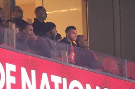 مبابي يفقد الثقة بأطباء ريال مدريد ويستنجد بطبيب منتخب المغرب 