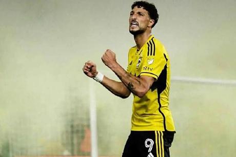 جدل كبير حول عودة وسام أبو علي للأهلي المصري 