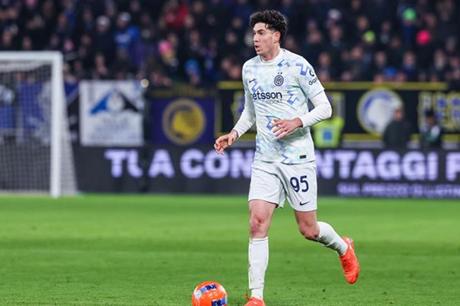 أول رد من باستوني على أنباء انتقاله إلى برشلونة 