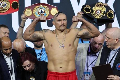 من حلبة الملاكمة إلى قصر الرئاسة.. أوسيك يعلن ترشحه لرئاسة أوكرانيا 