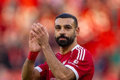 ليفربول يعيد حساباته بشأن مستقبل نجمه محمد صلاح 