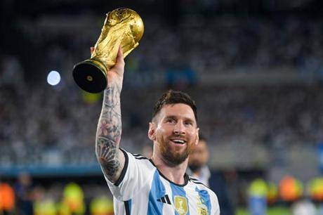 كم هدفا يحتاج ميسي لكسر حاجز الـ900 هدف؟ 