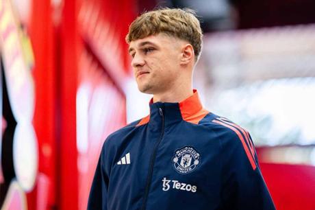 إيقاف لاعب مانشستر يونايتد 6 مباريات لسوء السلوك 