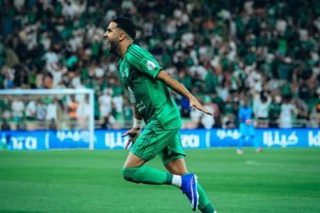 محرز يواصل تألقه في "ديربي جدة" ويتمسك بوعده لجماهير الأهلي 