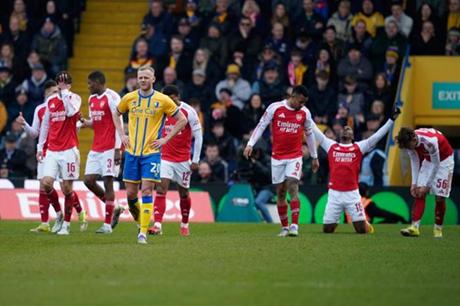 أرسنال يعبر عقبة مانسفيلد تاون ويبلغ ربع نهائي كأس الاتحاد الإنجليزي 