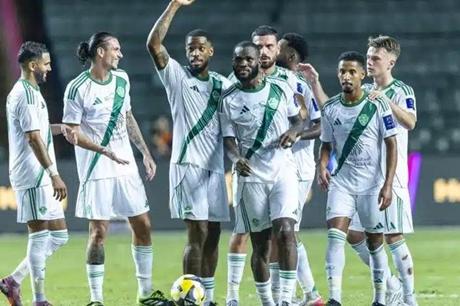 الأهلي يخسر لاعب جديد قبل مواجهة القادسية.. ما السبب؟ 