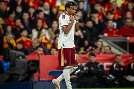 لامين جمال يصدر بيانا بعد هتاف الجماهير خلال مواجهة إسبانيا ومصر 