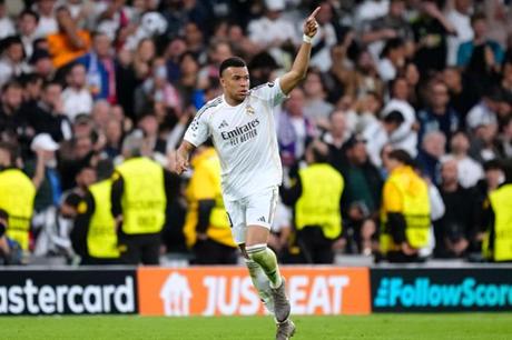 من معسكر ريال مدريد في ميونخ.. مبابي يوجه رسالة دعم لنجم ليفربول إيكيتيكي 