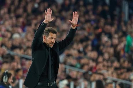 إنتر ميلان يبدأ مفاوضات للتعاقد مع المدرب سيميوني 