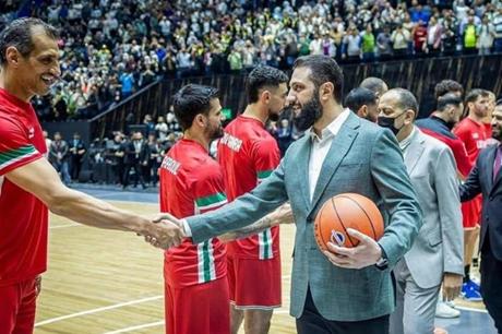 بعد فوزه على سوريا.. رئيس وزراء لبنان يهنئ منتخب بلاده ويعلق على كلمة الشرع 