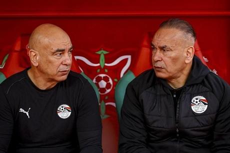 مدرب منتخب مصر يتصل للاطمئنان على صلاح بعد الإصابة 