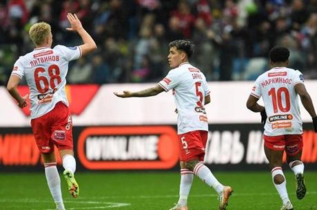 سبارتاك موسكو يقلب الطاولة على "باري" في عقر داره 