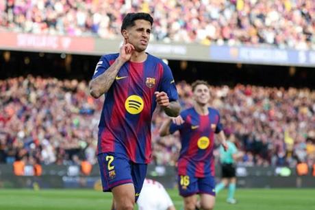 كانسيلو يقترب من إنجاز غير مسبوق في عالم كرة القدم 