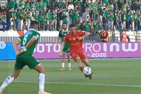أنس سرغات يسجل هدفا نادرا في الدوري المغربي 