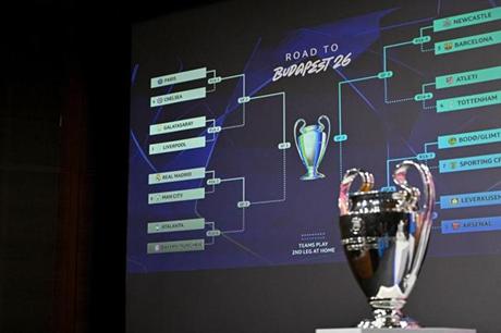 دوري أبطال أوروبا: ماكرون يتوقع فوز باريس سان جرمان على بايرن 3-1 