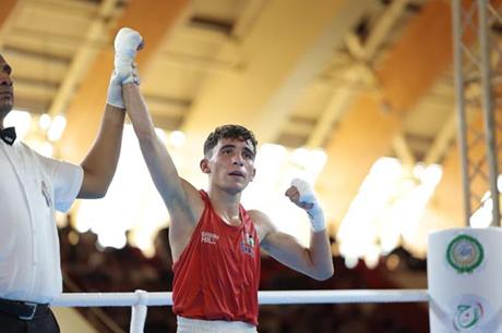 الملاكم حذيفة عشيش يضمن ميدالية ويتأهل إلى نصف نهائي بطولة آسيا 