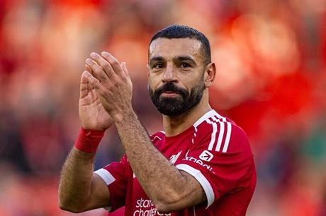 الأسطورة ستيفن جيرارد يقترح بديل محمد صلاح في ليفربول 