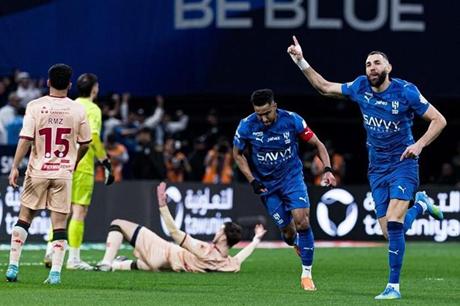 بنزيما يعادل أحد أرقام رونالدو في الدوري السعودي 