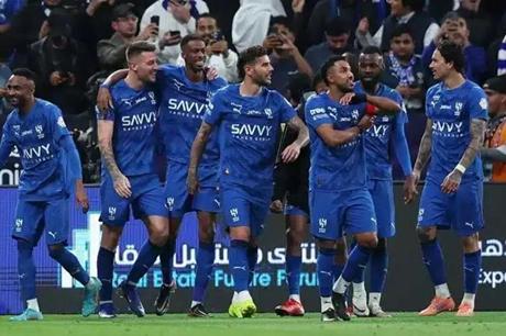 تقرير سري قبل المونديال.. طبيب الهلال يفاجئ نجم الفريق بقرار حاسم 