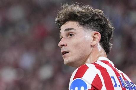 جوليان ألفاريز يحسم مستقبله مع ريال مدريد 