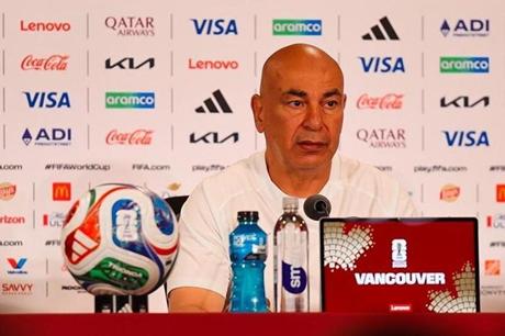 مونديال 2026.. ما حقيقة "سوء علاقة" حسام حسن مع صلاح بعد استبدال "القائد"؟ 