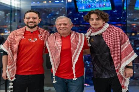 الملك وولي العهد يصلان إلى ملعب دالاس لمؤازرة المنتخب الوطني 