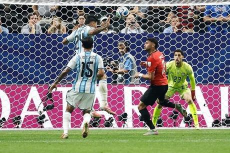 الفنان السعودي محمد عبده يوجه رسالة بعد ظلم منتخب مصر وخسارة الأرجنتين 