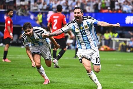 نجم عربي واحد .. "الفيفا" يعلن قائمة المرشحين للتشكيلة المثالية لمونديال 2026 