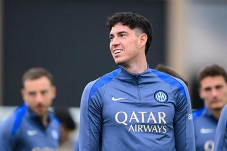 إنزاجي يستغل علاقته مع مدافع إنتر ميلان لضمه إلى الهلال بالصيفية 