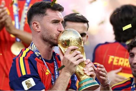 شرط وحيد يحسم انتقال لابورت إلى برشلونة 