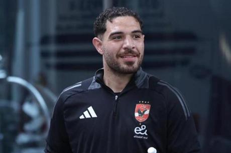 الأهلي المصري يوافق على رحيل حارسه لفريق مفاجئ 