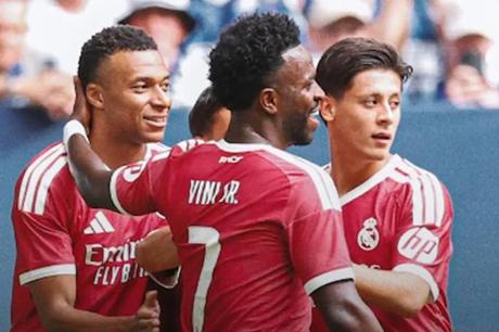 صفقة تاريخية.. ريال مدريد يعلن رحيل لاعبه للدوري الفرنسي 