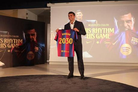 برشلونة بطل إسبانيا يتعاقد مع رودري بعقد لأربعة أعوام 