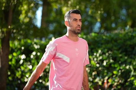 بوسكيتس يعود إلى برشلونة من بوابة التدريب 