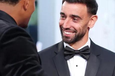 برونو فرنانديز يتوج بجائزة الأفضل في إنجلترا 