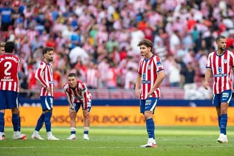 أتلتيكو مدريد يصدر بيانا شديد اللهجة ردا على تصريحات رئيس برشلونة وبشأن بيع ألفاريز 
