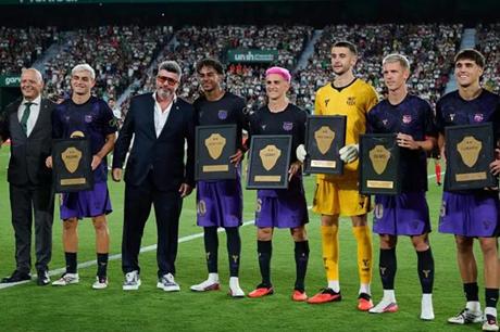 لاعب برشلونة الجديد يوقع على عقده.. وتأجيل الإعلان الرسمي 